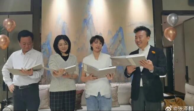 周涛董卿再度同框 网友：这是董卿多少多少人的回忆
